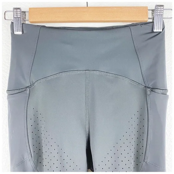 Lululemon Uncovered‎ Strength High-Rise Crop 23" in Graphite Grey Size 4 - Picture 10 of 13